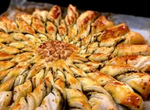 Une photo de Tarte Soleil au pesto et pignons de pin
