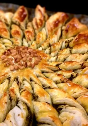 Une photo de Tarte Soleil au pesto et pignons de pin