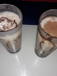 कोल्ड कॉफी (Cold coffee recipe in Hindi) रेसिपी मुख्य फोटो