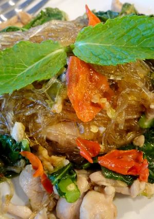 A picture of Drunken Stir-Fried Glass Noodles (Pad Kee Mao Woon Sen) – Non-Alcoholic Version.