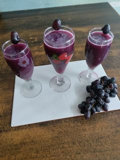 કાળી દ્રાક્ષ નું શરબત (Black Grapes Sharbat Recipe In Gujarati) રેસીપી મુખ્ય ફોટો