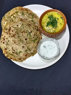 A picture of Garlic chilli paratha.