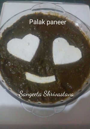 A picture of Palak paneer.