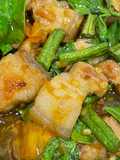 หมูสามชั้นผัดพริกเหลือง