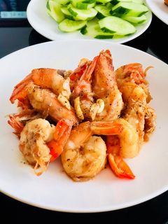 Hình của món Tôm rim tỏi mặn ngọt.