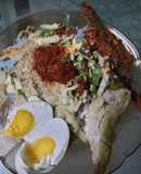 Nasi kerabu hitam (bunga telang)