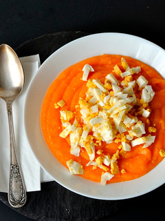 Una foto de Puré de calabaza con huevo cocido