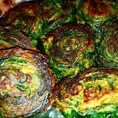 A picture of Arbi leaves pakoda/ fritters.