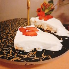 A picture of No bake strawberry cheese cake.