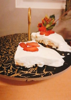 A picture of No bake strawberry cheese cake.