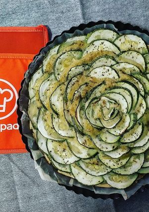 Foto di Crostata Salata con Rosa di Zucchine e Crema di Cannellini