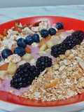 Smoothie bowl de berries y frutos secos (desayuno, colación sana
