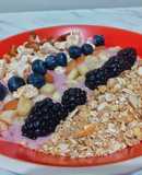 Smoothie bowl de berries y frutos secos (desayuno, colación sana