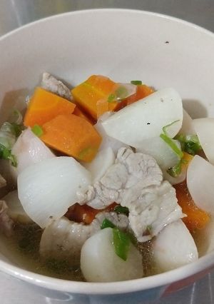 A picture of Steamed Pork and Daikon Soup - 蒸し豚と大根のスープ - (Series 1/3 Steamed Pork).