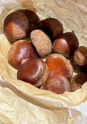 A picture of Roast Chestnuts.