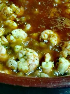 Una foto de Langostinos y gambas al ajillo