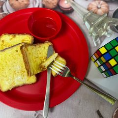 A picture of French Toast.