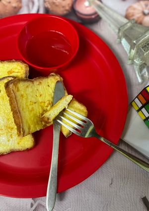 A picture of French Toast.