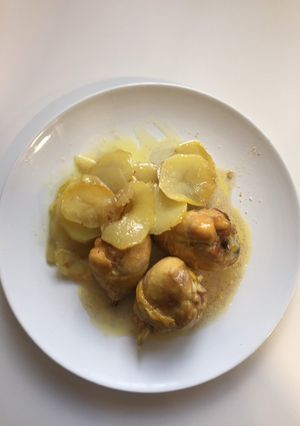 Foto principal de Delicias del muslo al horno con patata panadera