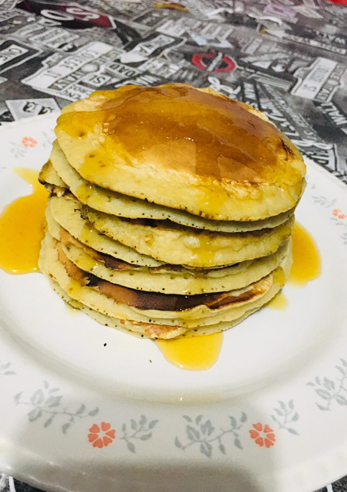 Una foto de Hotcakes con miel