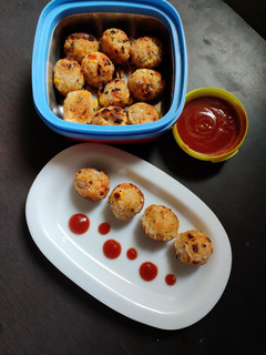A picture of Vermicelli vegetables balls.