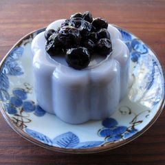 A picture of Corn Starch Blueberry Milk Jelly.
