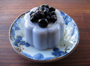A picture of Corn Starch Blueberry Milk Jelly.