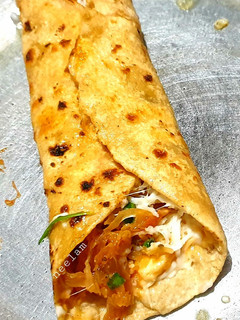 वेज चीज़ी रोलविच (Veg cheesy rollwich recipe in Hindi) रेसिपी मुख्य फोटो