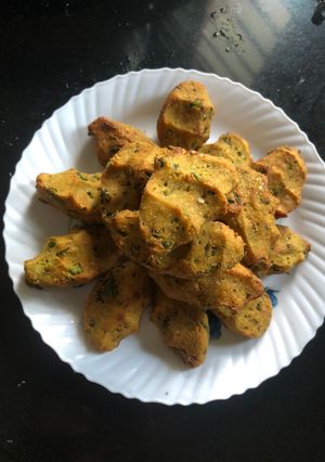 કારેલા ના મૂઠિયાં (Karela Muthia Recipe In Gujarati) રેસીપી મુખ્ય ફોટો