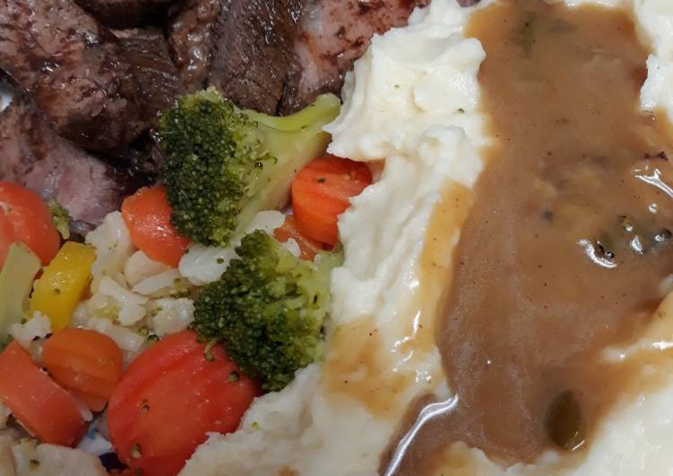 How to Make Appetizing Beef, Mash, and Gravy