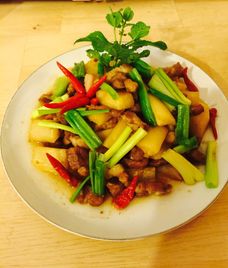 thịt lợn kho củ cải trắng