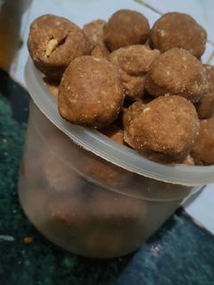 गोंद के लड्डू (gond ke ladoo recipe in Hindi) रेसिपी मुख्य फोटो