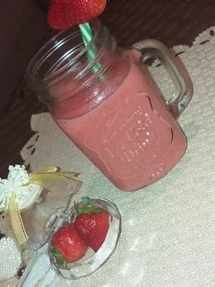 صورة لوصفة عصير فراولة والياهورت