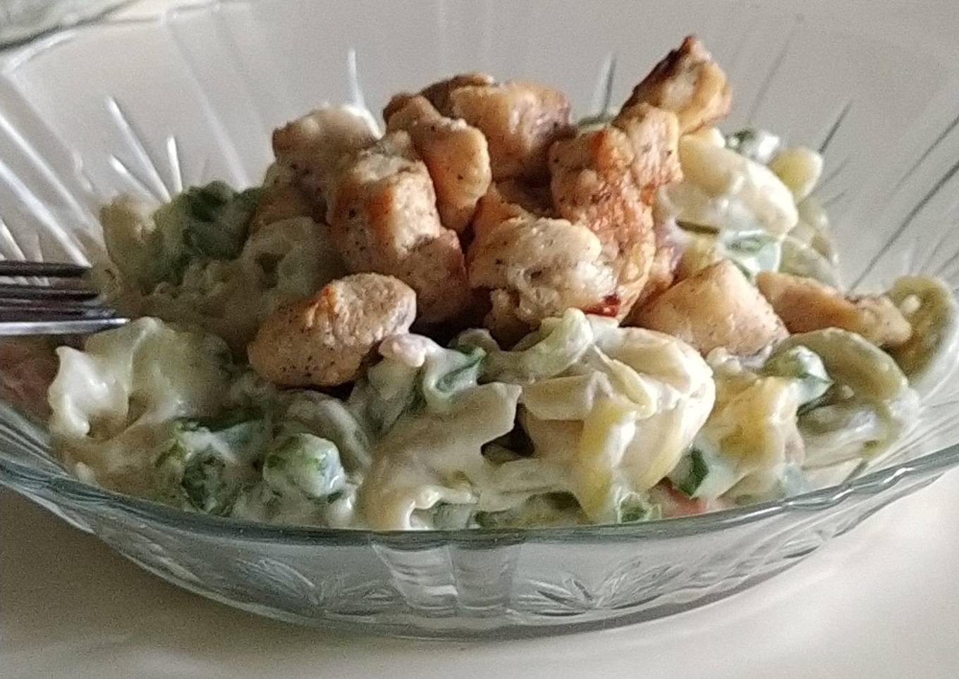 Pasta tricolor con pollo