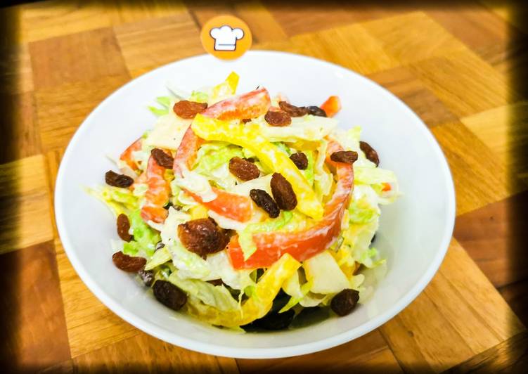 Step-by-Step Guide to Make Premiato Insalata estiva con peperoni, mele, pinoli e uvette in salsa allo yogurt e nasi goreng