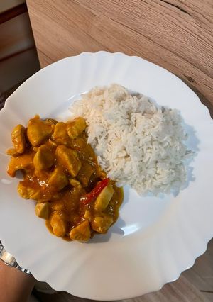 Kókuszos-currys csirkemell rizzsel recept fotója