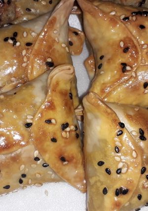 Una foto de Pañuelitos de puerro, cebolla, morrón y queso