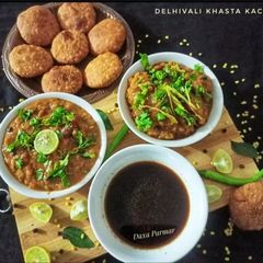 A picture of Delhi Wali Khasta Kachori.