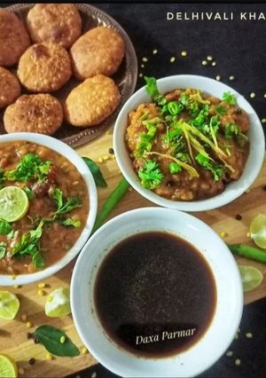 A picture of Delhi Wali Khasta Kachori.