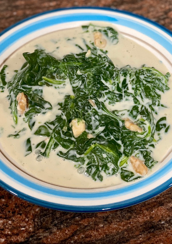 Una foto de Espinacas a la crema con nueces
