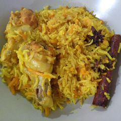 A picture of 健康黄姜鸡饭 Healthy Biryani Chicken Rice.