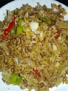 शेजवान फ्राइड राईस (Schezwan fried rice recipe in Hindi) रेसिपी मुख्य फोटो