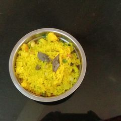 A picture of Aloo poha with vegetables.