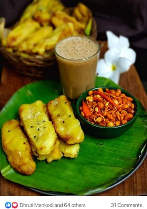 બનાના પૂરી (Banana Poori Recipe In Gujarati) રેસીપી મુખ્ય ફોટો