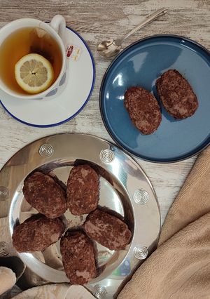 Una foto de Pastelitos rusos Kartoshka - Pastelitos de "patata"