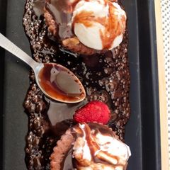 A picture of Sizzling walnut brownie.