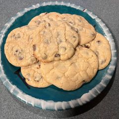 A picture of Quick & Easy SUPER Yummy Chocolate Chip Cookies 🍪.