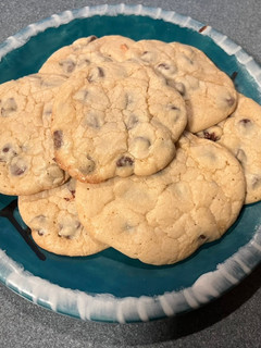 A picture of Quick & Easy SUPER Yummy Chocolate Chip Cookies 🍪.