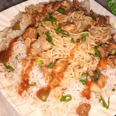 A picture of Singaporean Rice with Knorr Noodles.