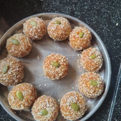 A picture of ફરાળી.... મેંગો ગુલકંદ પંચામૃત લાડુ.